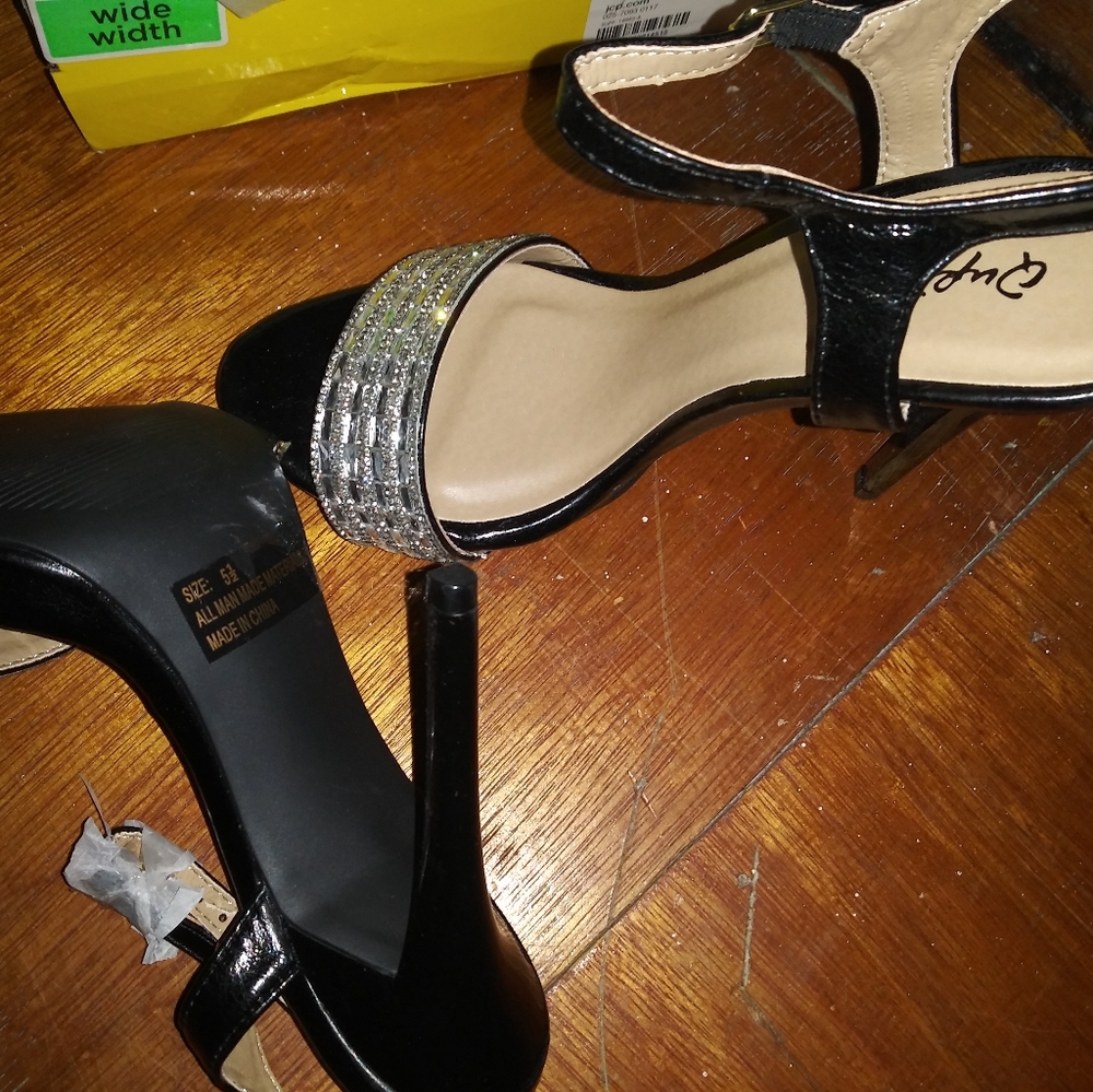Shoes - Picture 6 of 8
